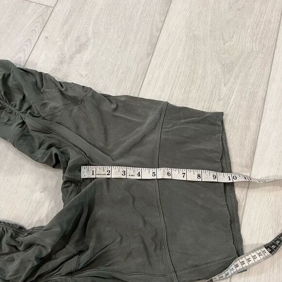 Lululemon Leggings Womens 4
Black Into Something Good Tight
28" Ruched Pull On - Picture 6 of 7